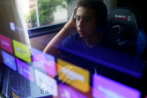 9 em cada 10 brasileiros veem falta de apoio emocional e social para lidar com o ambiente digital