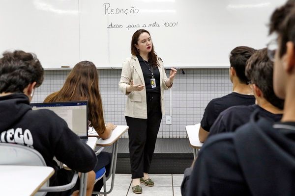 Forma&ccedil;&atilde;o docente precisa de mais conex&atilde;o com a pr&aacute;tica