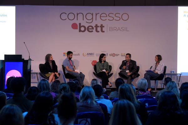 Curr&iacute;culo de tecnologias digitais n&atilde;o &eacute; contemplado em 37% das escolas municipais, mostra pesquisa