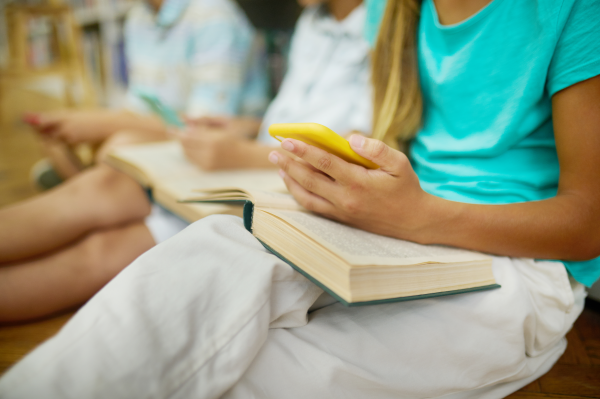 MEC indica proibi&ccedil;&atilde;o e especialistas avaliam os impactos da restri&ccedil;&atilde;o de celulares em escolas