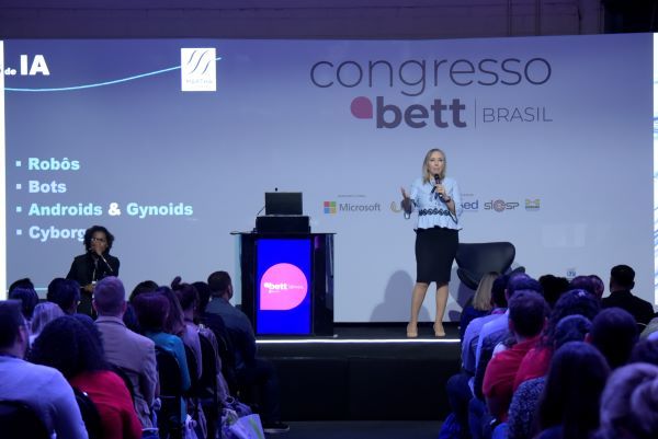 Martha Gabriel fala sobre IA na educa&ccedil;&atilde;o em palestra na Bett Brasil