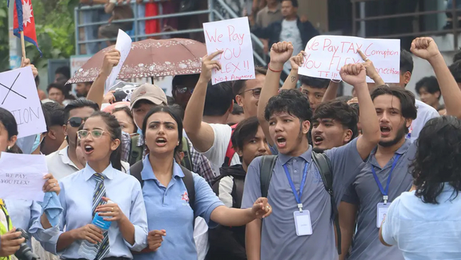 Urg&ecirc;ncia da m&iacute;dia literacy no contexto escolar: li&ccedil;&otilde;es do Nepal