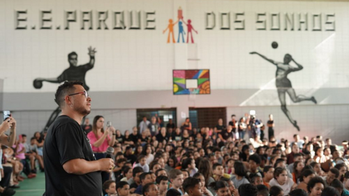 Escola pública de São Paulo vence prêmio de melhor do mundo