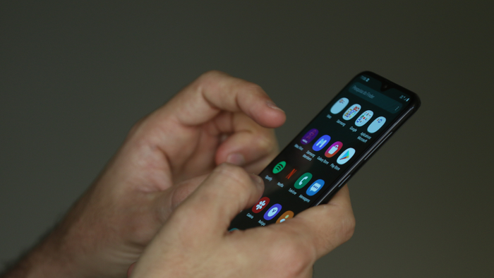 Pesquisa mostra que restrição ao uso de celulares amplia socialização nas escolas