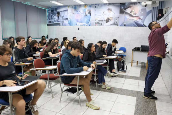 MEC lança Pé-de-Meia para quem quer ser professor