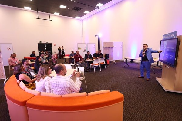 Tecnologia na educa&ccedil;&atilde;o p&uacute;blica &eacute; tema de encontro entre dirigentes na 30&ordf; edi&ccedil;&atilde;o da Bett Brasil