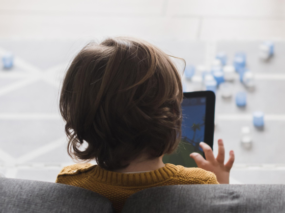 A import&acirc;ncia de controlar o tempo de uso de tela para crian&ccedil;as e adolescentes