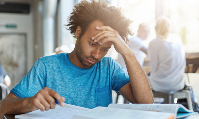 Dissocia&ccedil;&atilde;o entre ensino superior e mercado de trabalho: uma autocr&iacute;tica necess&aacute;ria