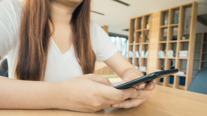 Universidades passam a restringir celulares em sala de aula