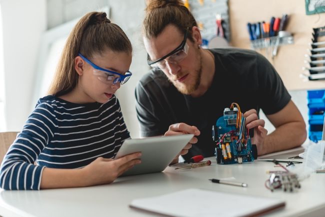 A Cultura digital: import&acirc;ncia e implementa&ccedil;&atilde;o na educa&ccedil;&atilde;o b&aacute;sica