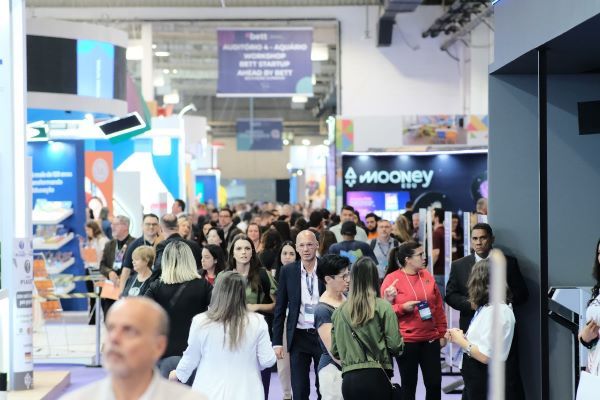 Com corredores lotados, Bett Brasil apresenta solu&ccedil;&otilde;es inovadoras para todos n&iacute;veis de ensino
