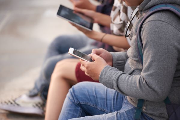Unesco mostra preocupa&ccedil;&atilde;o com uso excessivo de smartphones nas escolas