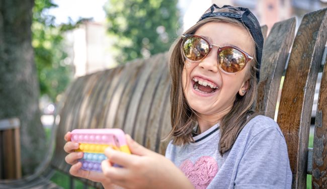 Pop it ou Tik Tok? Algumas considera&ccedil;&otilde;es sobre sua rela&ccedil;&atilde;o com crian&ccedil;as e adolescentes