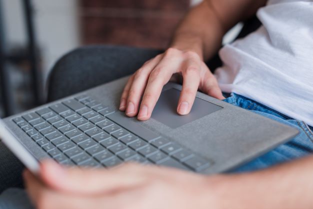 Especialistas comentam expans&atilde;o da educa&ccedil;&atilde;o a dist&acirc;ncia e o futuro da modalidade no pa&iacute;s