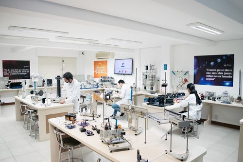 Laboratórios de ensino em ciências básicas
