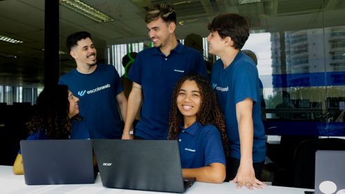 Escolaweb apresenta nova gera&ccedil;&atilde;o de gest&atilde;o escolar com agentes de IA na Bett Brasil 2026