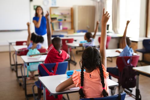 Flu&ecirc;ncia leitora e inclus&atilde;o de alunos neurodivergentes impulsionam uso de IA na educa&ccedil;&atilde;o p&uacute;blica