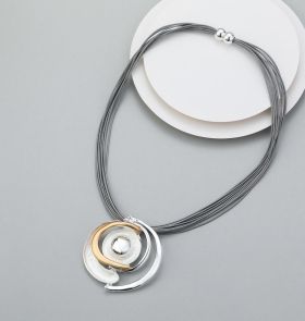 Timeless circles magnetic short necklace