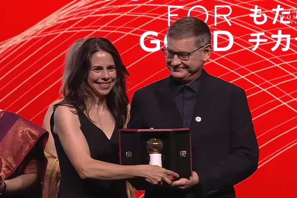 Kresse Wessling receiving award