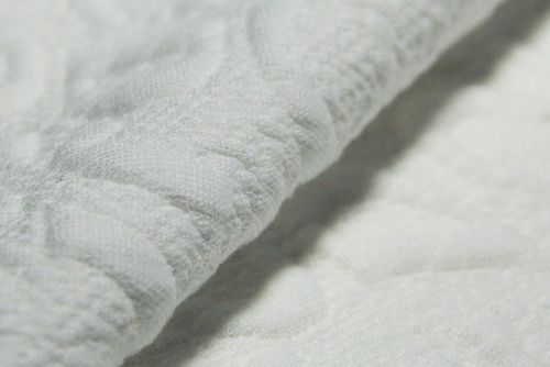POLYESTER/SPANDEX JACQUARD QUILTING