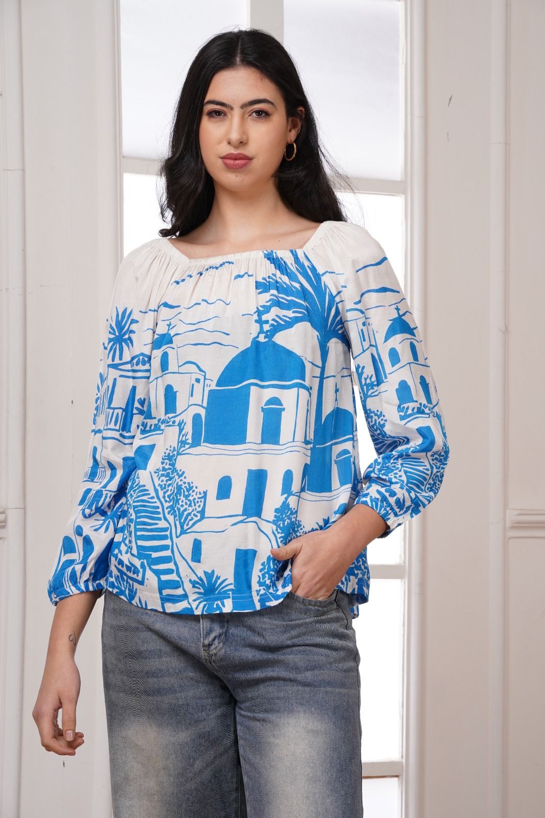 Women’s Printed Tops & Lightweight Layering Styles