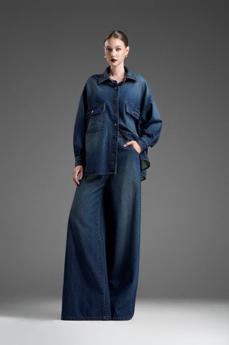 Oversized denim shirt and wide-leg jeans set
