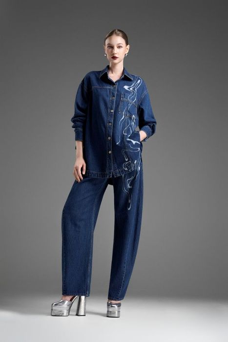 Classic denim shirt and horseshoe-fit jeaans set