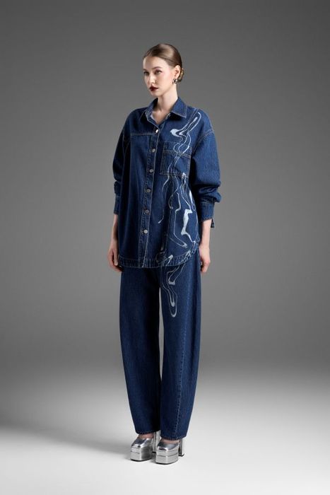 Classic denim shirt and horseshoe-fit jeaans set
