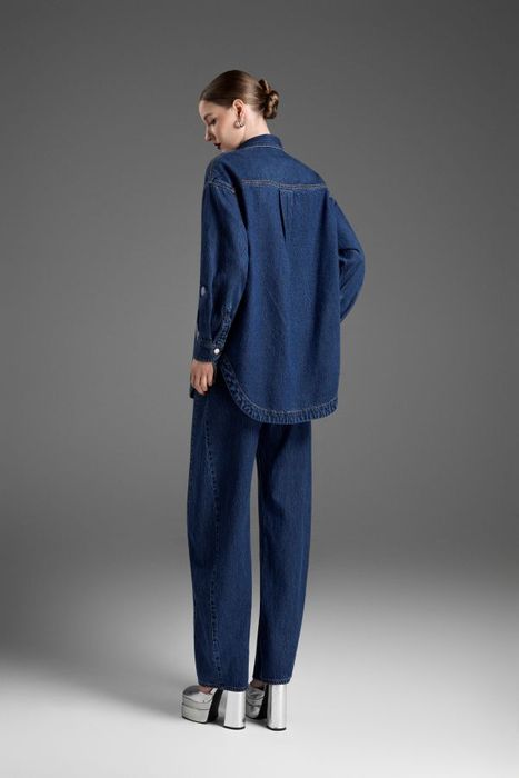Classic denim shirt and horseshoe-fit jeaans set