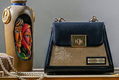 Aakar Mini