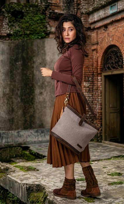 Astra Tote