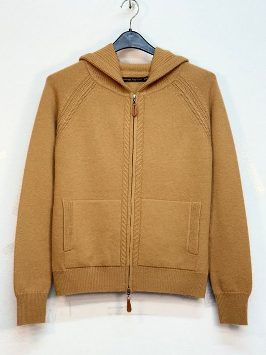 Claire = 100% Cashmere