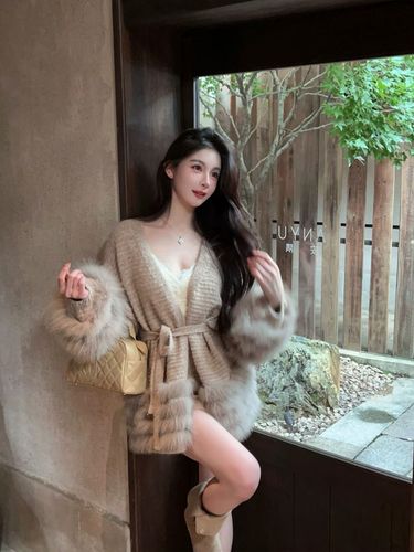 Woman's knitted cardigan
