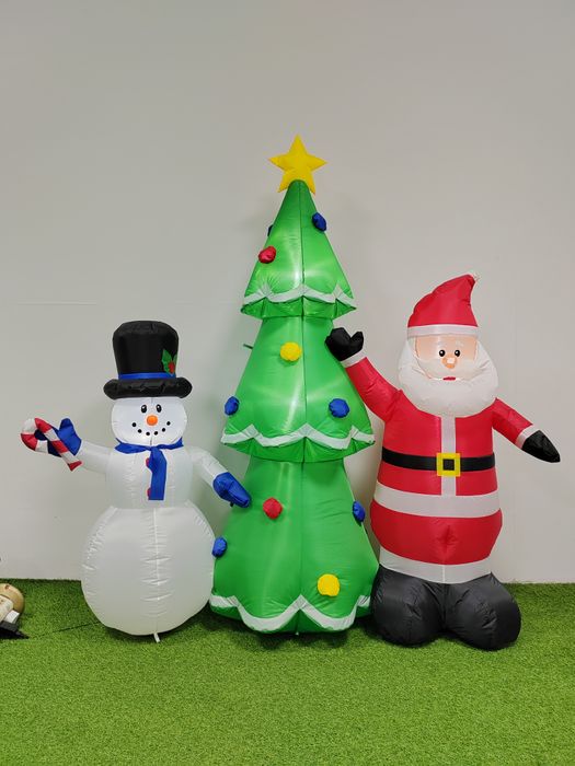 7ft tall Tree, Santa, Snowman