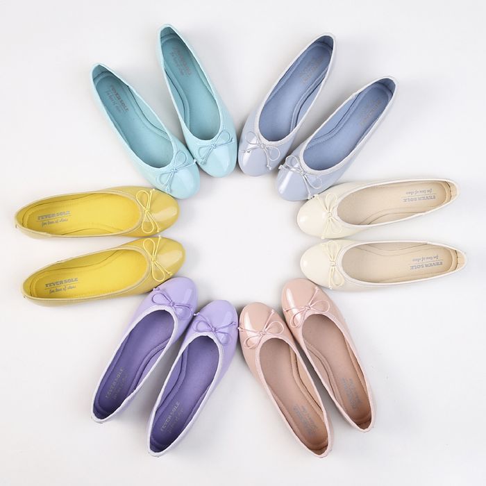 flat ballet shoes
