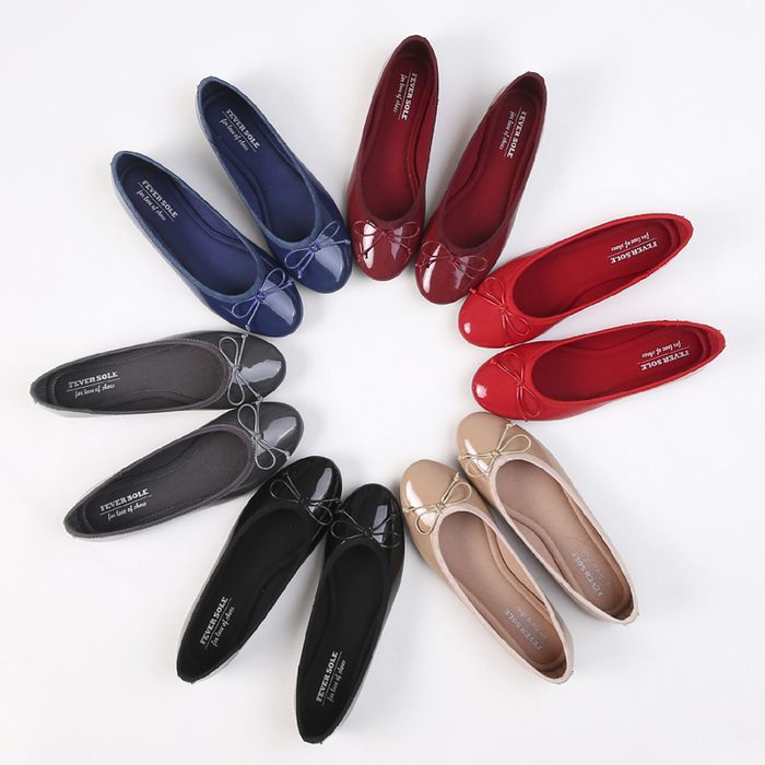 flat ballet shoes