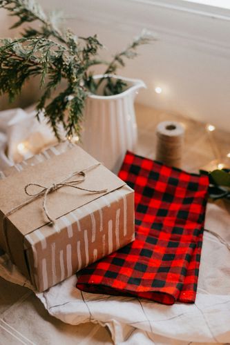 How will consumers be buying gifts in 2025?