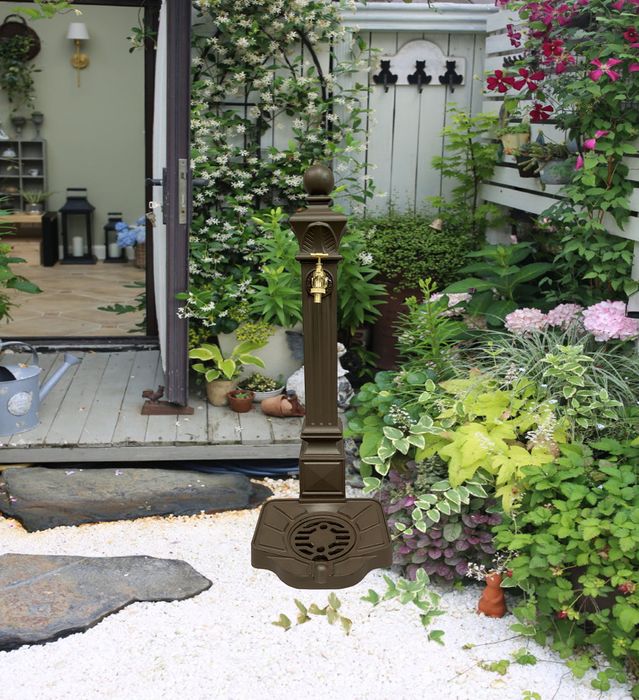 Garden watering fountain