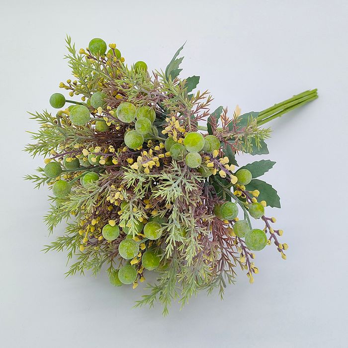 Wholesale flocked artificial green bouquets with berries, artificial flower bunch,  Christmas flower bouquets, fake holly berries for Christmas vase, home garden party arrangements, table centerpieces decorations