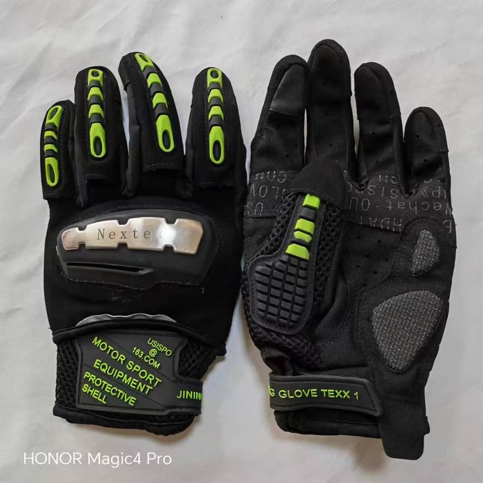moto gloves
