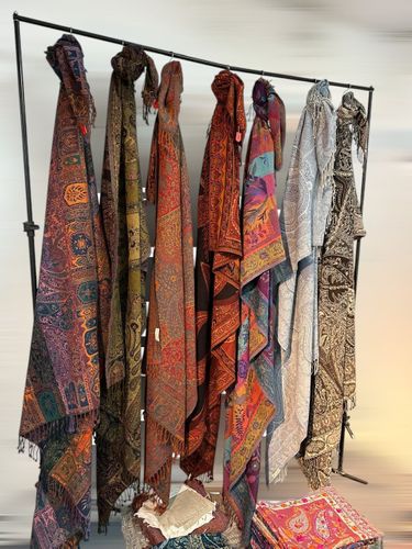 100% Woolen Throws