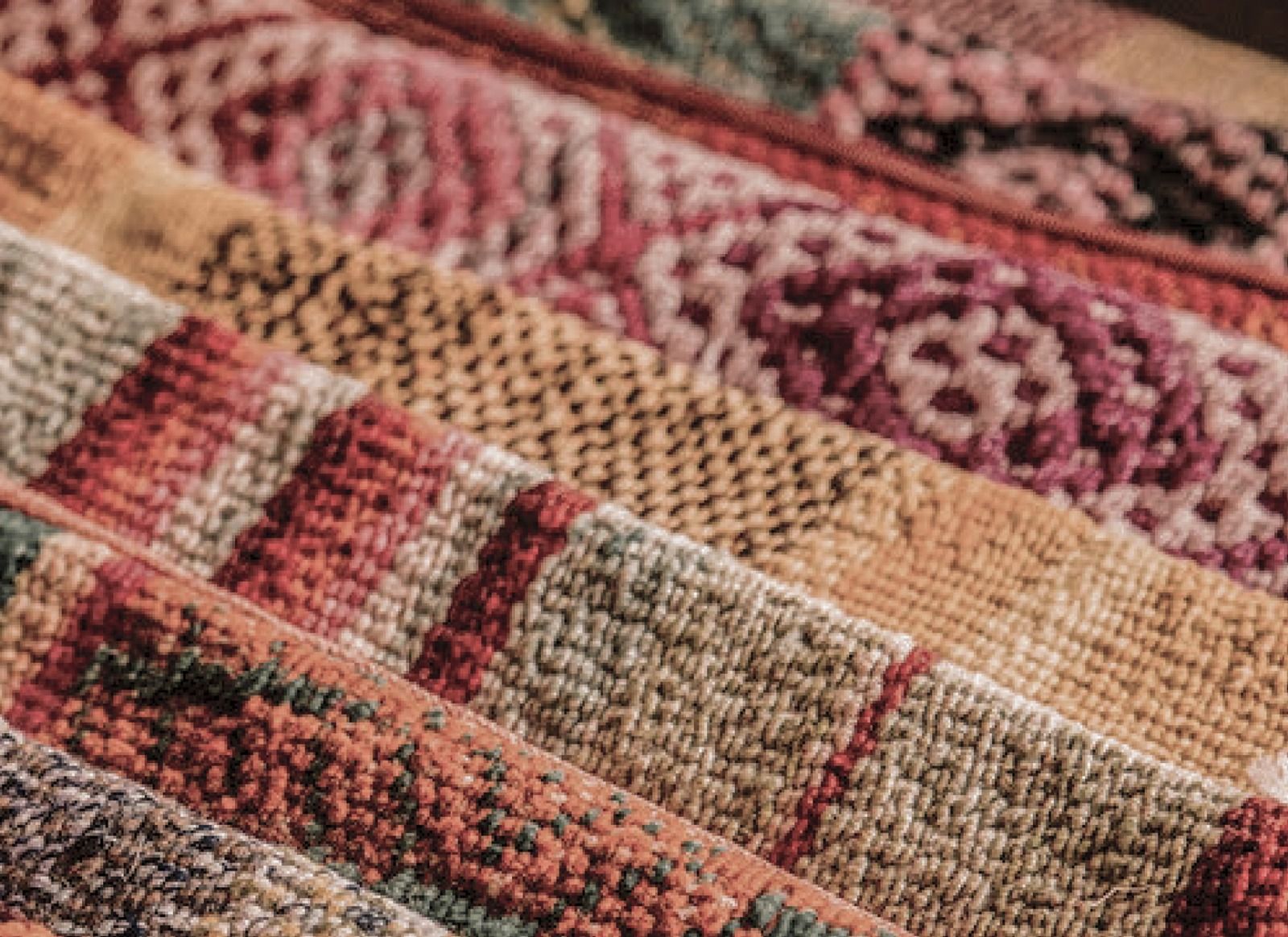 BLANKETS AND VINTAGE RUGS