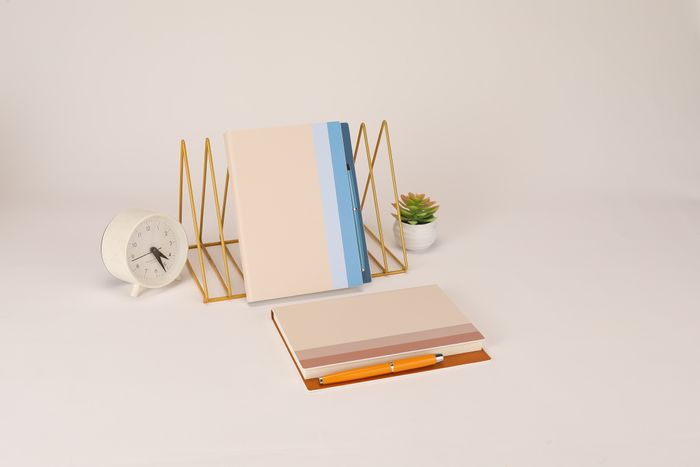 LOOSE-LEAF NOTEBOOK