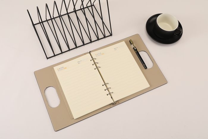 LOOSE-LEAF NOTEBOOK