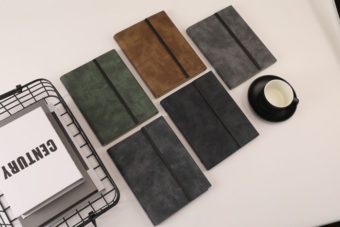 LOOSE-LEAF NOTEBOOK