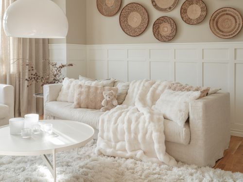 Nice and cozy throws and cushions