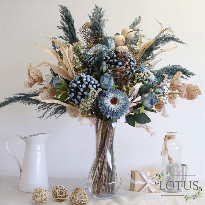 Dried Touch Flowers & Foliage