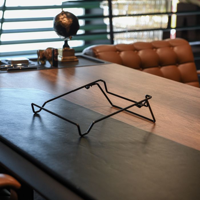 LAPTOP / TABLET HOLDER WIRE STAND