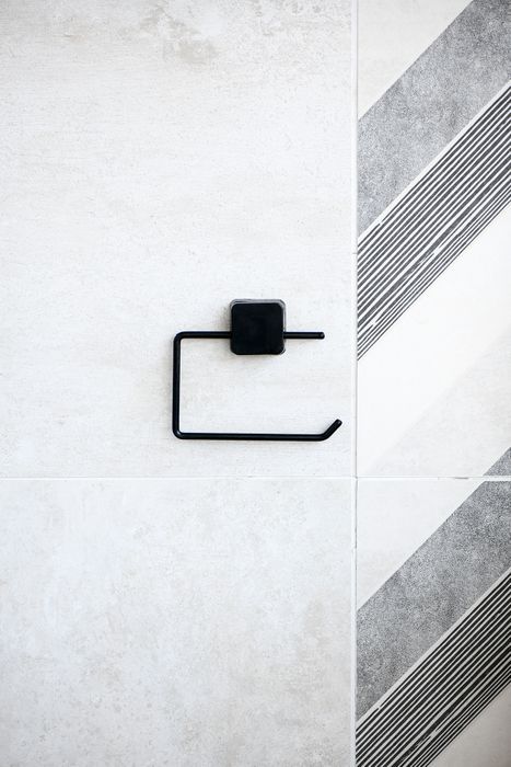 LID FREE TOILET PAPER HOLDER