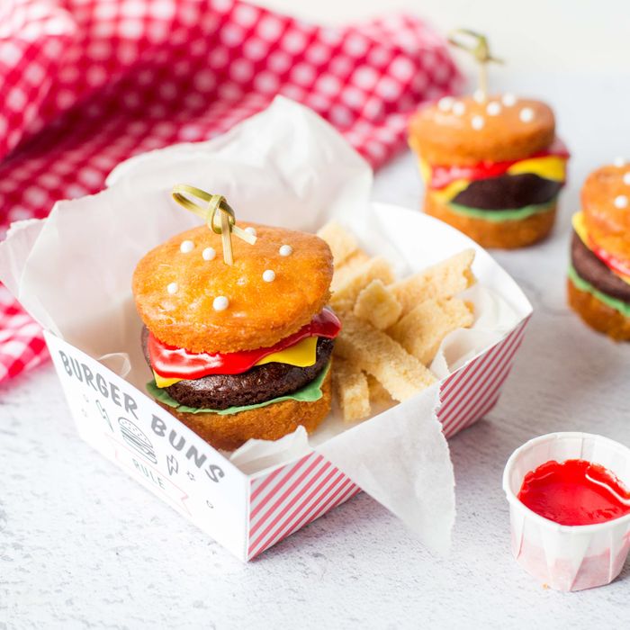Burger and Chips Cupcake Kit